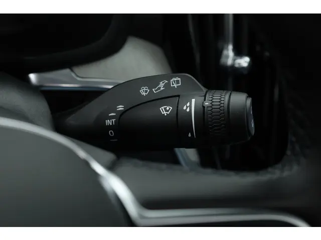 Volvo V60 T8 Recharge Ultra Dark 2025 Hybride Benzine 14