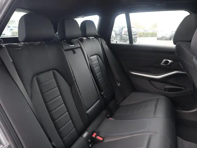 BMW 3 Serie Touring 320e 2023 Hybride Benzine 17