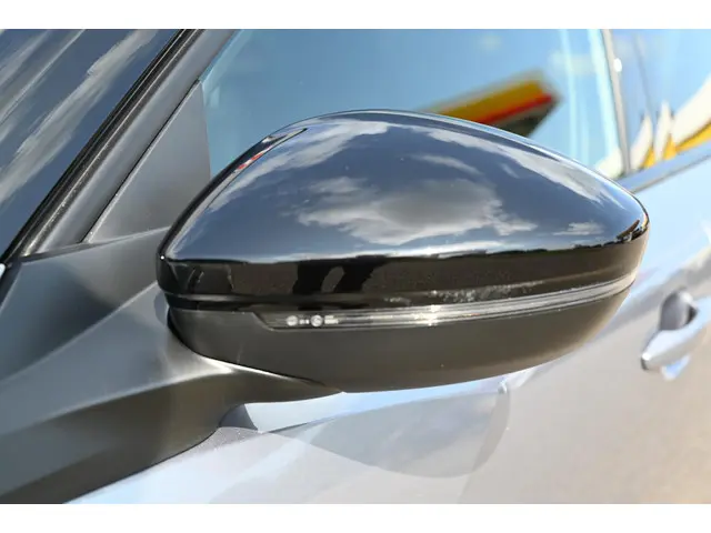 Peugeot 2008 1.2 Hybrid 136 GT 2024 Hybride Benzine 13