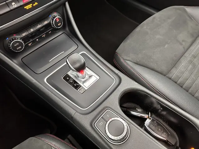 Mercedes-Benz GLA AMG 45 4MATIC 2015 Benzine 16
