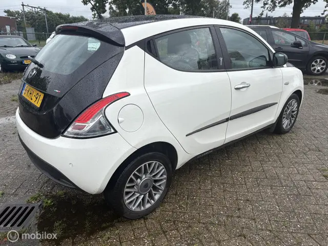 Lancia Ypsilon 0.9 TwinAir Silver 2013 Benzine 4