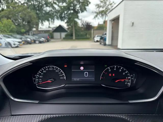 Peugeot 2008 1.2 Turbo 100 PK Allure Pack 2021 Benzine 16