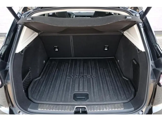 Lynk & Co 01 1.5 Plug-in Hybride 2022 Hybride Benzine 18