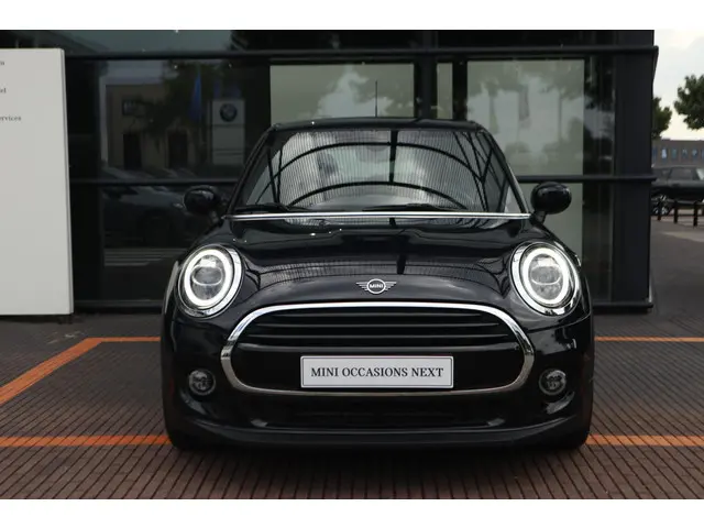 MINI 5-Deurs Cooper 2021 Benzine 2