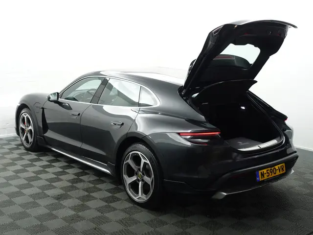 Porsche Taycan Cross Turismo 4S 84 kWh 2022 Elektrisch 42