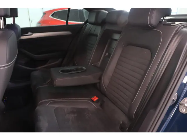 Volkswagen Passat 1.5 TSI R-Line Business + 2022 Benzine 8