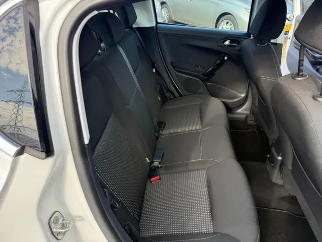 Peugeot 208 1.2 PureTech Allure 2016 Benzine 14