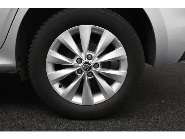 Škoda Kamiq 1.0 TSI 110pk Ambition 2021 Benzine 37