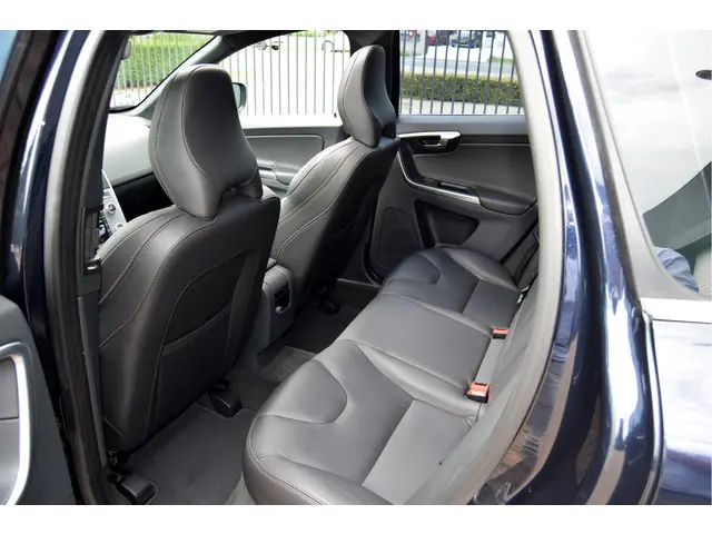Volvo XC60 2.0 T5 Polar+ AWD Full-Options 2017 Benzine 19