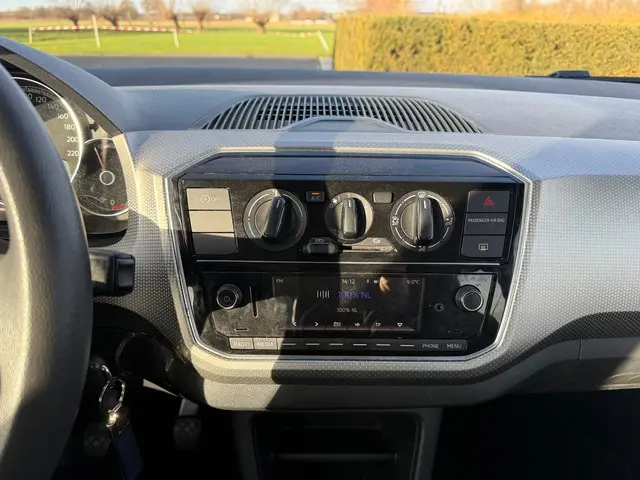 Volkswagen up! 1.0 BMT move up! 2019 Benzine 11