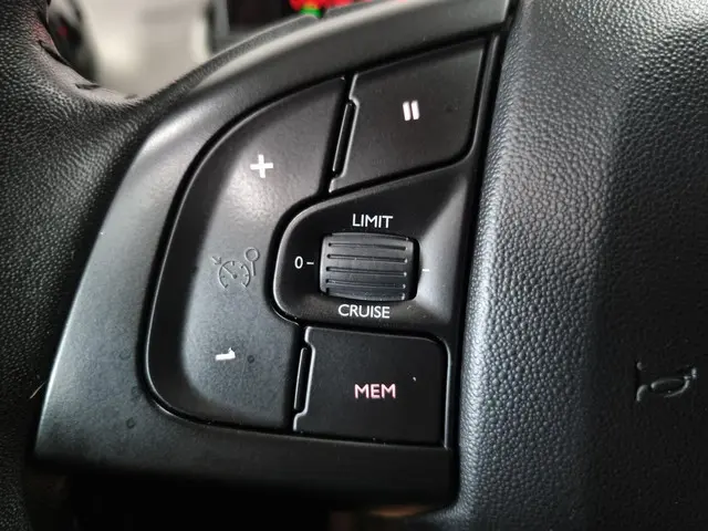 Citroën C4 Cactus 1.2 VTi Shine / Trekhaak 2015 Benzine 28