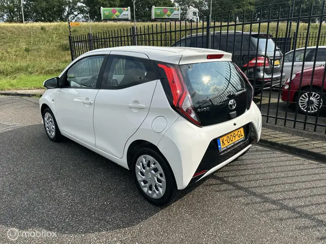 Toyota Aygo 1.0 VVT-i x-joy 2020 Benzine 4