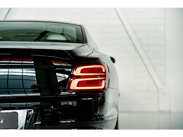 Bentley Flying Spur SPEED 6.0 W12 2023 Benzine 5