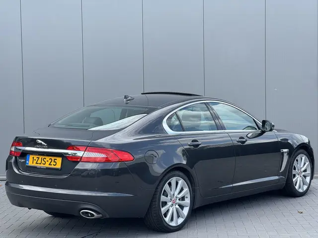 Jaguar XF 2