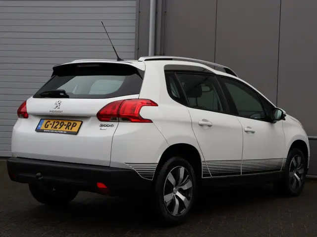Peugeot 2008 1.6 e-HDi Allure xenon LM navi 2014 Diesel 7