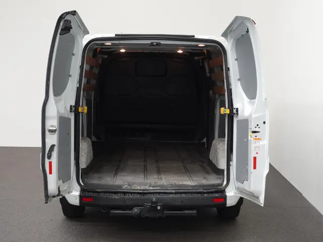 Ford Transit Custom 3