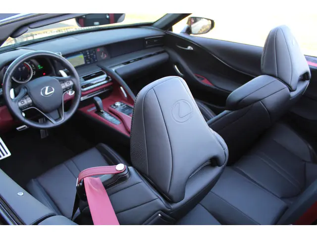 Lexus LC Convertible 500 Hokkaido Edition 2023 Benzine 3