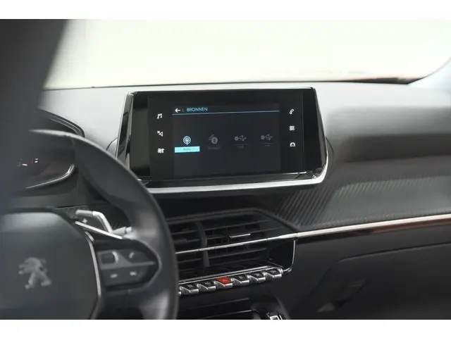 Peugeot 2008 PureTech 130 EAT8 Allure 2021 Benzine 45