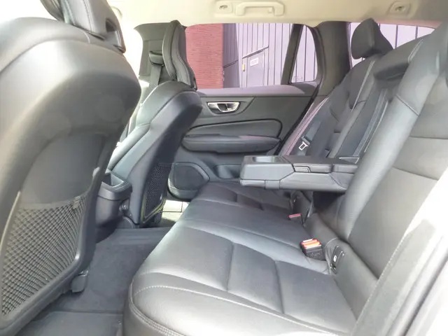 Volvo V60 T5 Momentum 2018 Benzine 25