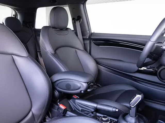 MINI 3-Deurs Cooper Aut. 2023 Benzine 10