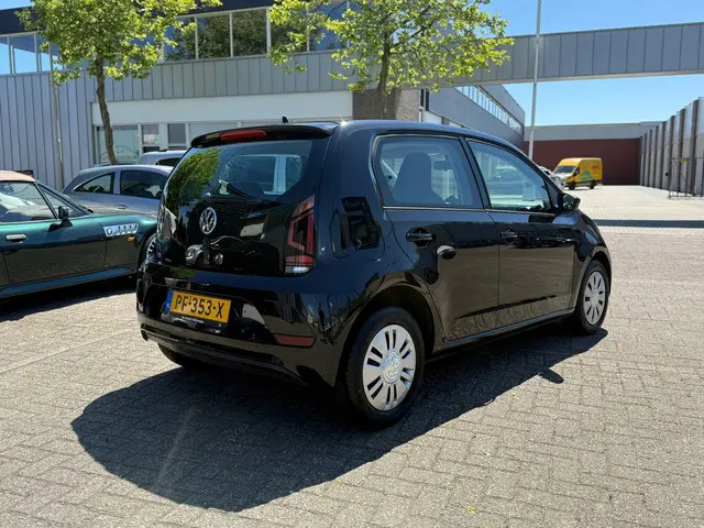 Volkswagen up! 1.0 BMT up! beats 2017 Benzine 3