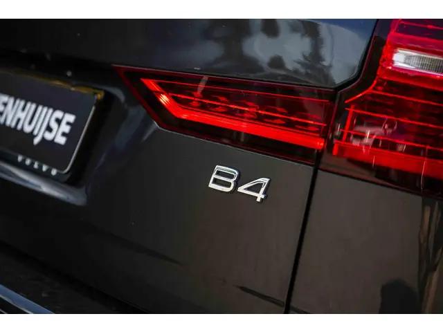 Volvo V60 2.0 B4 Plus Dark 2023 Benzine 33