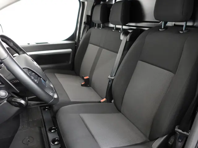 Opel Vivaro 2.0 BlueHDi 145PK L3 Automaat 2023 Diesel 21