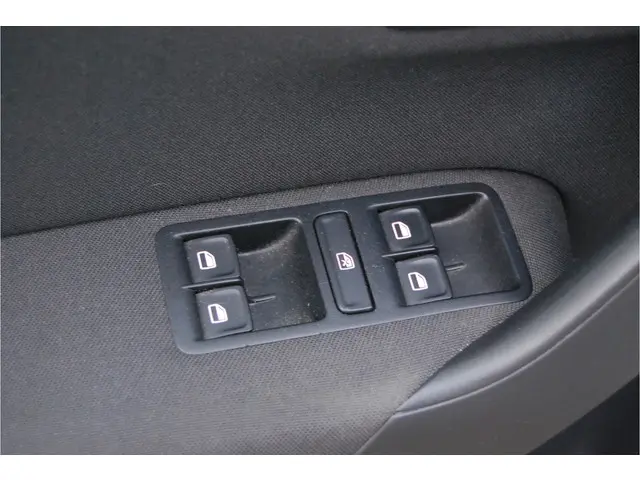 Volkswagen Polo 1.0 60PK 2015 Benzine 11