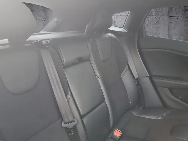 Volvo V40 2.0 D2 R-Design 2017 Diesel 19