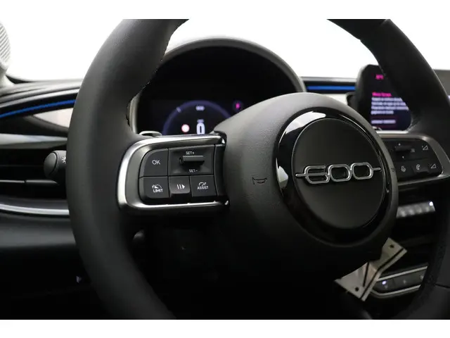 Fiat 600 1.2 Hybrid Black Edition 2025 Benzine 27