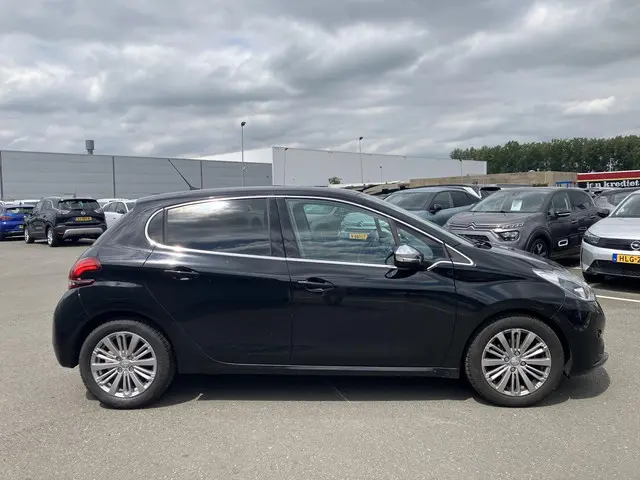 Peugeot 208 1.2 PT ALLURE 2019 Benzine 7