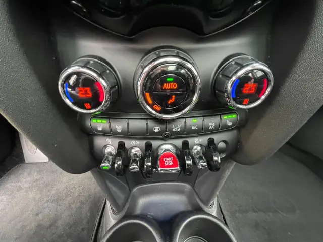 MINI Cooper Mini 1.5 Chili Serious Business 2015 Benzine 15