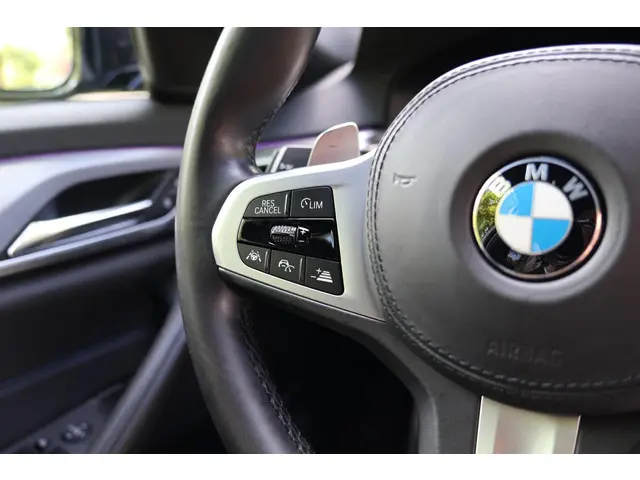 BMW 5 Serie Touring 530i High Executive 2020 Benzine 31