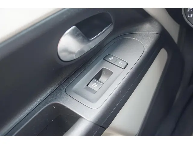 Volkswagen up! 1.0 cheer up! BlueMotion 2013 Benzine 29