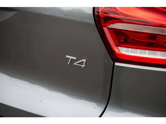 Volvo XC40 2.0 T4 Momentum 2019 Benzine 30