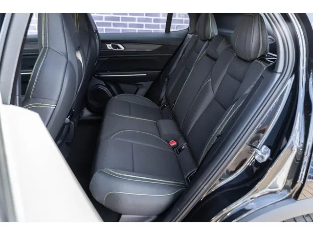 Lynk & Co 01 1.5 Core 2025 Hybride Benzine 24