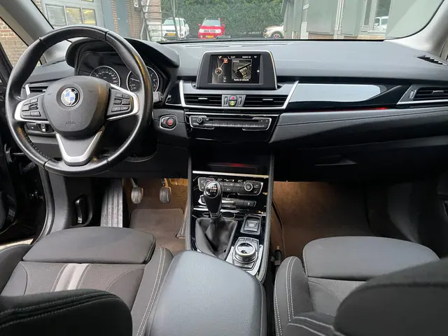 BMW 2 Serie Active Tourer 216i Executive 2017 Benzine 13