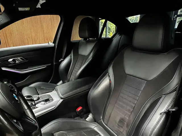 BMW 3 Serie 320i M-sport 2019 Benzine 12