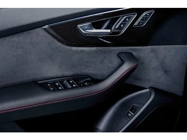 Audi SQ8 4.0 TFSI 2023 Benzine 36