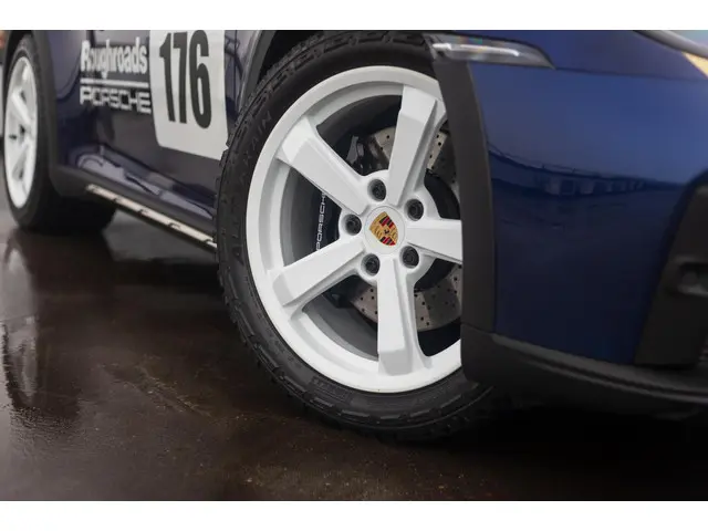 Porsche 911 992 3.0 Dakar 2023 Benzine 12