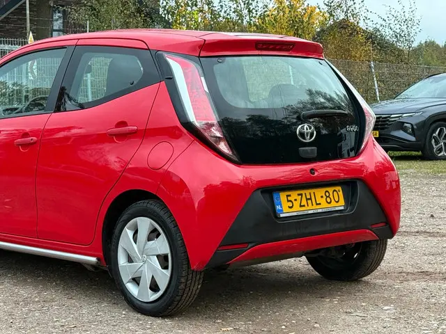 Toyota Aygo 1.0 VVT-i x-play/SIDE BARS 2015 Benzine 5