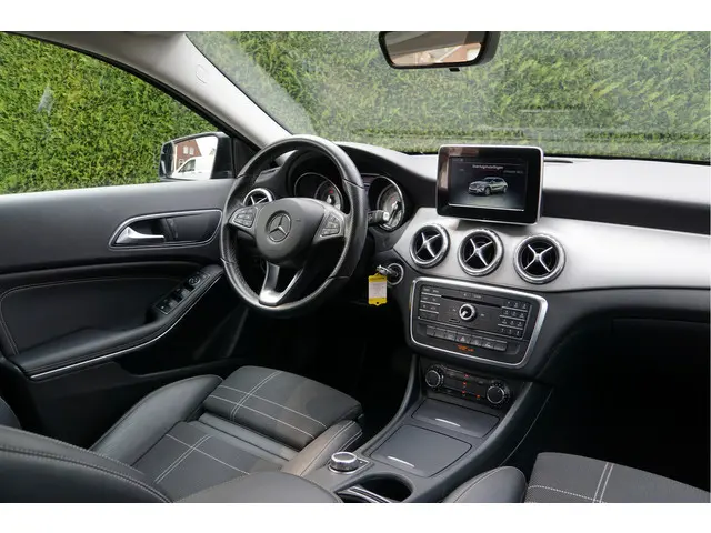 Mercedes-Benz GLA GLA 180 Ambition Night 2016 Benzine 32