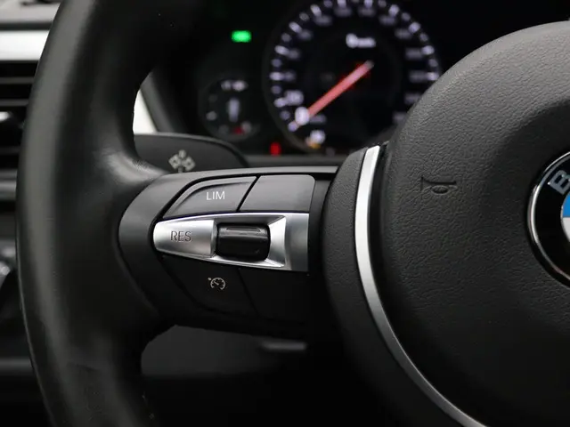 BMW 3 Serie Touring 318i 2019 Benzine 14