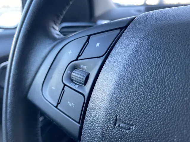 Citroën C4 Cactus 1.2 PureTech Shine 2018 Benzine 19