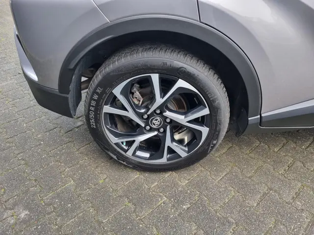 Toyota C-HR 1.8 Hybrid Active 2019 Hybride Benzine 8
