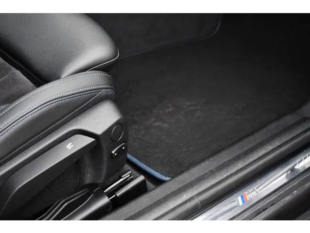 BMW 3 Serie Touring 320i M-Sport 2020 Benzine 37