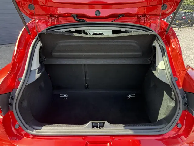 Renault Clio 0.9 TCe Limited 2016 Benzine 18