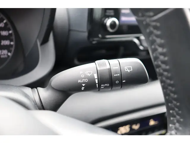 Toyota Yaris 1.5 Hybrid Active 2022 Hybride Benzine 14