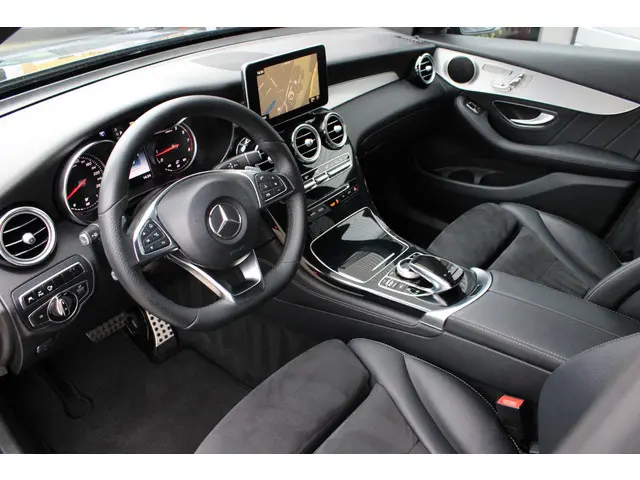 Mercedes-Benz GLC Coupé 250 4M AMG 2016 Benzine 2