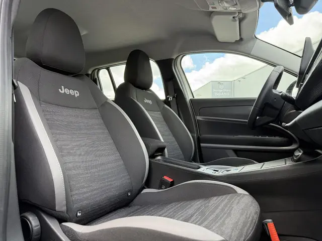 Jeep Avenger Longitude 54 kWh Aut. 2024 Elektrisch 11